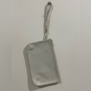 TRACEY TANNER Stylish Cream Leather Wristlet